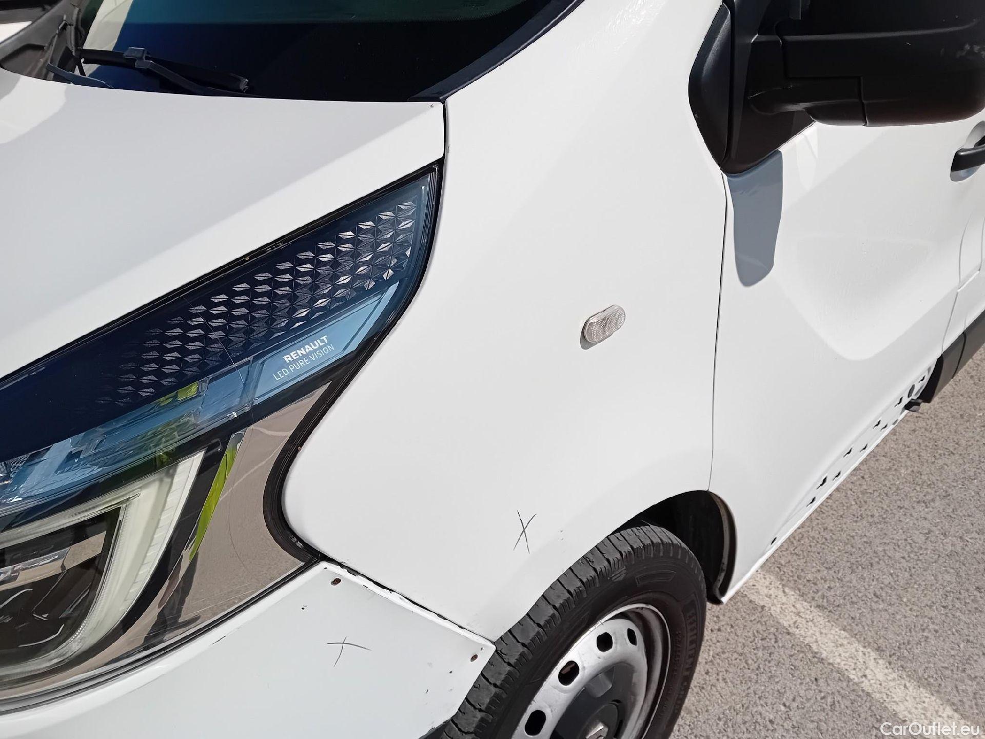  Renault  Trafic RENAULT  / 2019 / 4P / combi Combi 9 Energy Blue dCi 88 kW (120 CV) #30