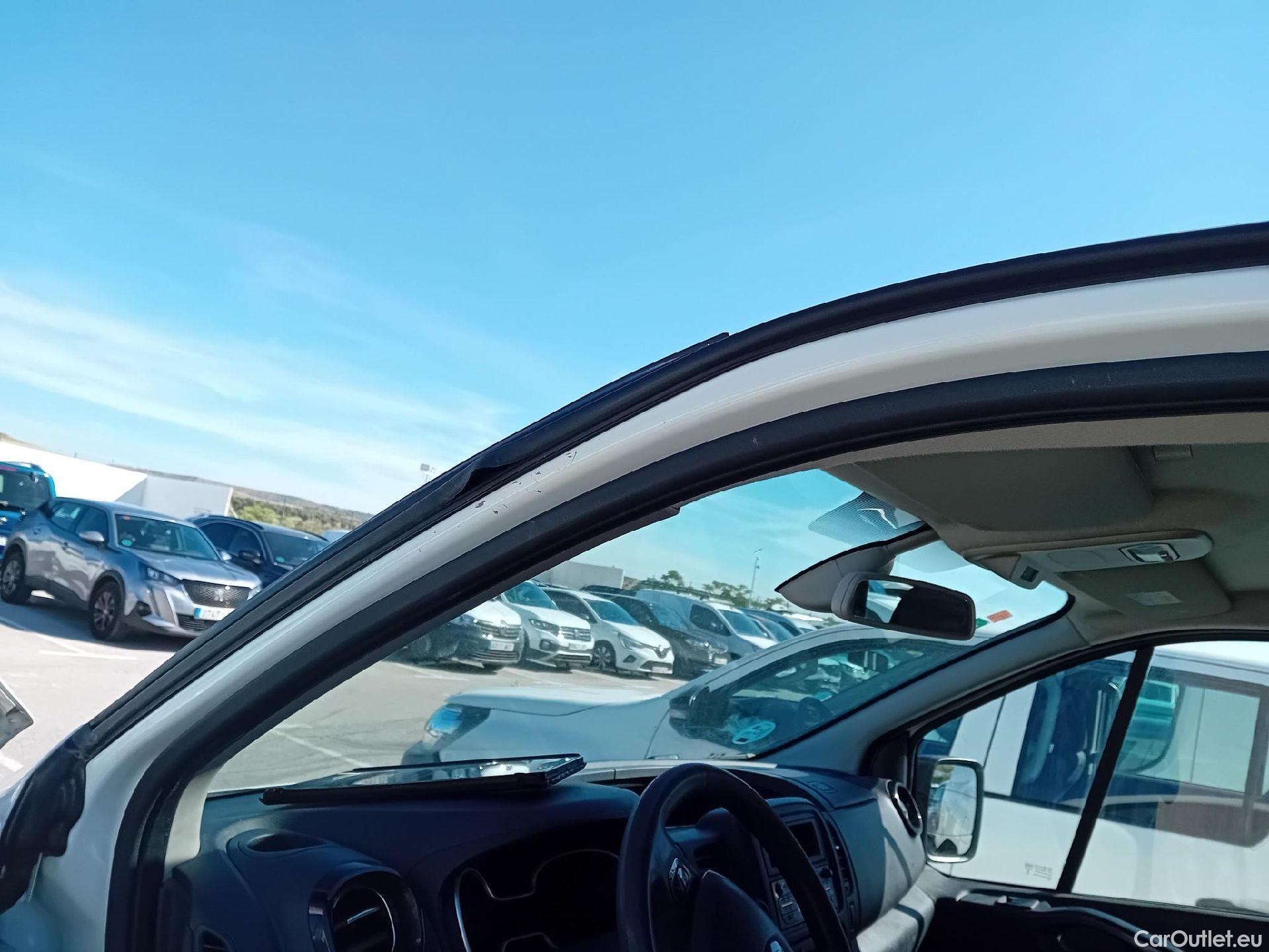  Renault  Trafic RENAULT  / 2019 / 4P / combi Combi 9 Energy Blue dCi 88 kW (120 CV) #4