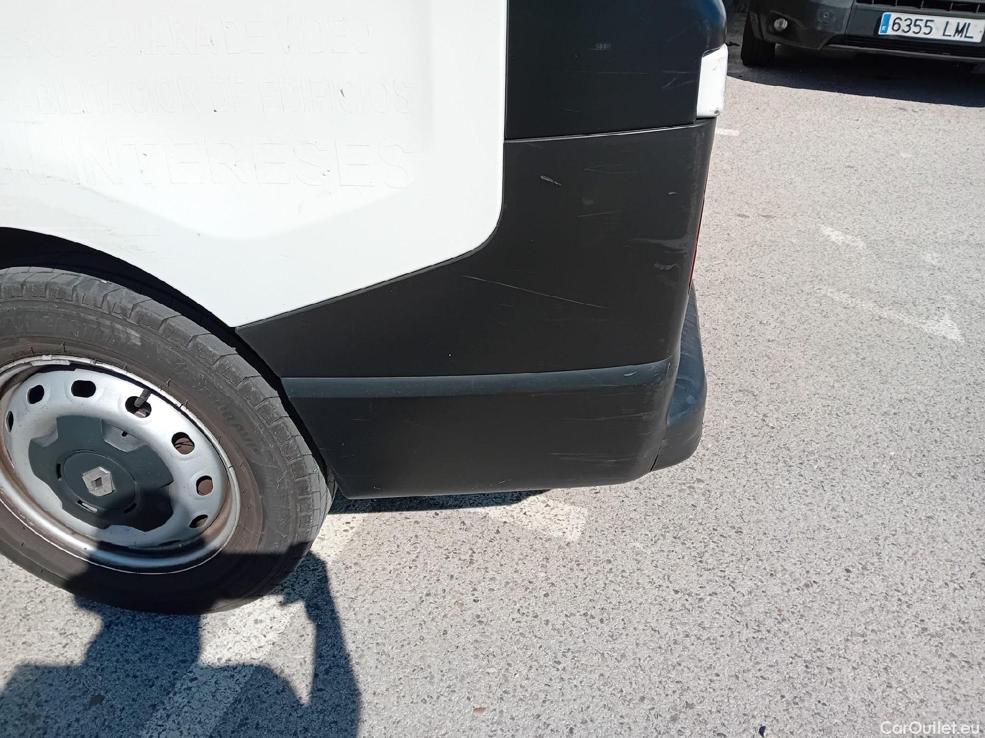  Renault  Trafic RENAULT  / 2019 / 4P / combi Combi 9 Energy Blue dCi 88 kW (120 CV) #48