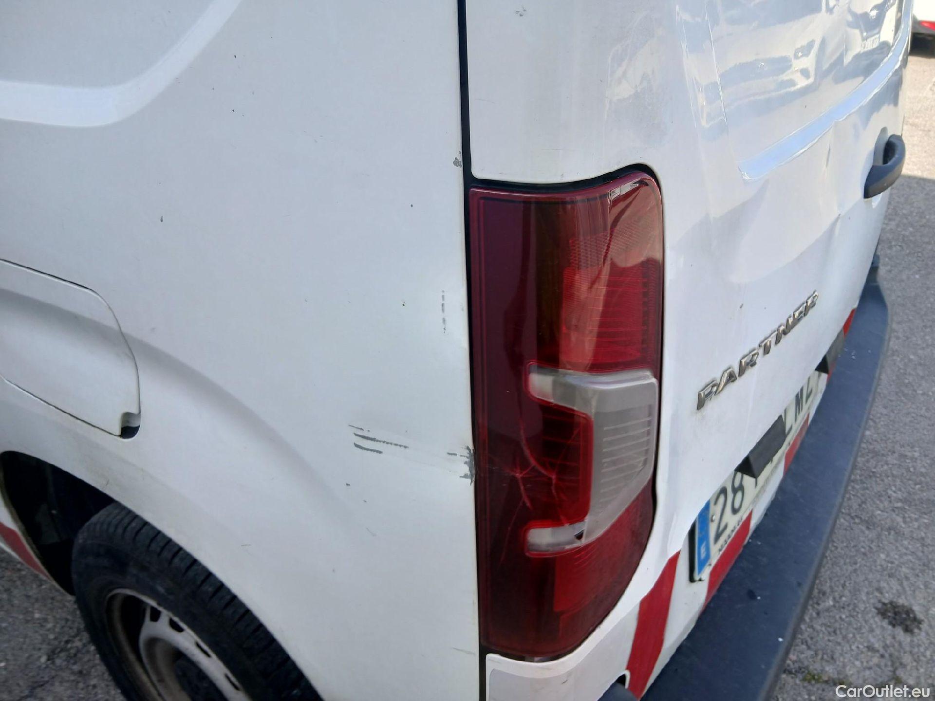  Peugeot  Partner PEUGEOT  / 2018 / 3P / furgón derivado de turismo Pro Standard 600kg BlueHDi 73kW (AC) #24
