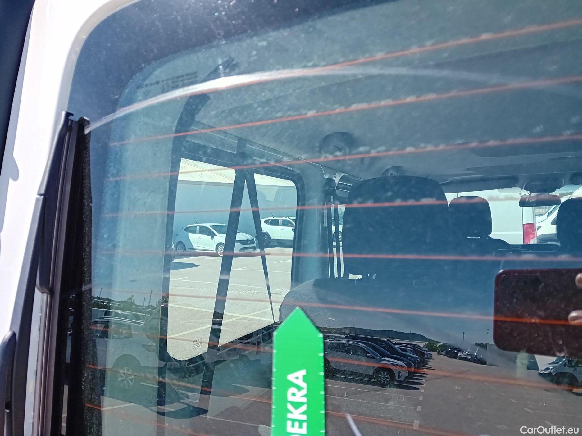  Renault  Trafic RENAULT  / 2019 / 4P / combi Combi 9 Energy Blue dCi 88 kW (120 CV) #42