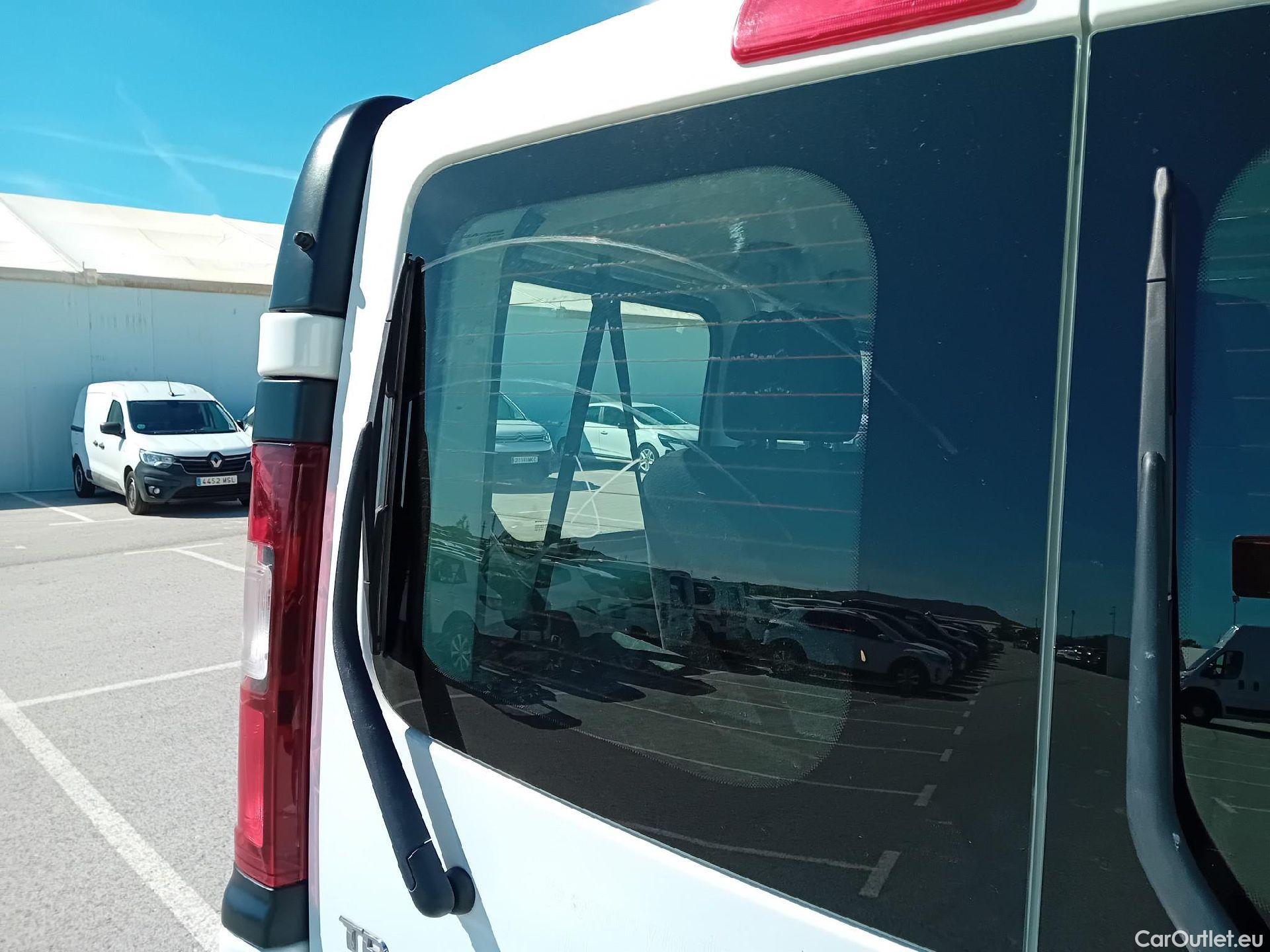  Renault  Trafic RENAULT  / 2019 / 4P / combi Combi 9 Energy Blue dCi 88 kW (120 CV) #43