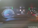  Peugeot  2008 PEUGEOT  / 2019 / 5P / CROSSOVER BLUEHDI 130 EAT8 ALLURE S/S AUT. #4