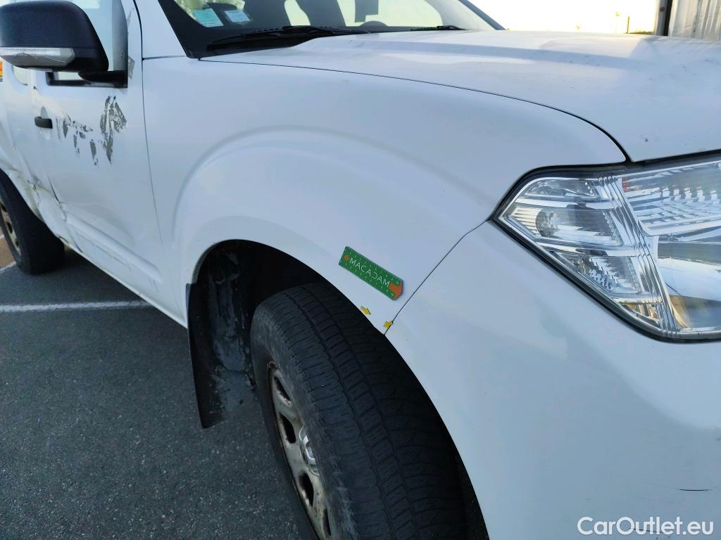  Nissan  Navara NISSAN  VU 4p Pick-up King-Cab 2.5 dCi 1144ch 4x4 XE #52