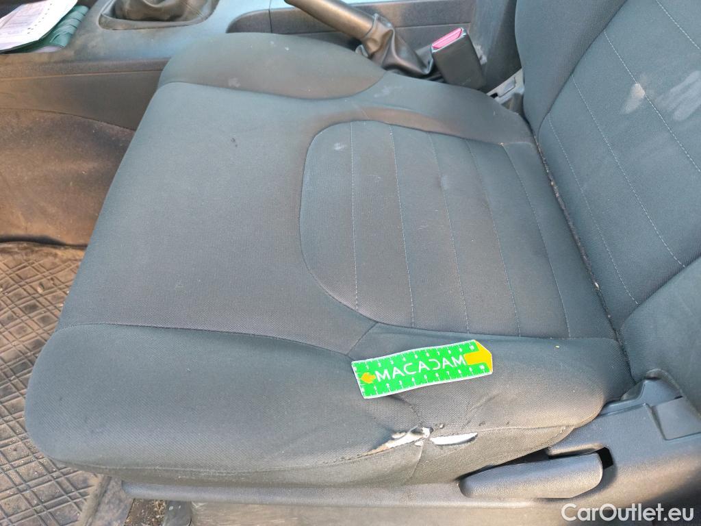  Nissan  Navara NISSAN  VU 4p Pick-up King-Cab 2.5 dCi 1144ch 4x4 XE #4