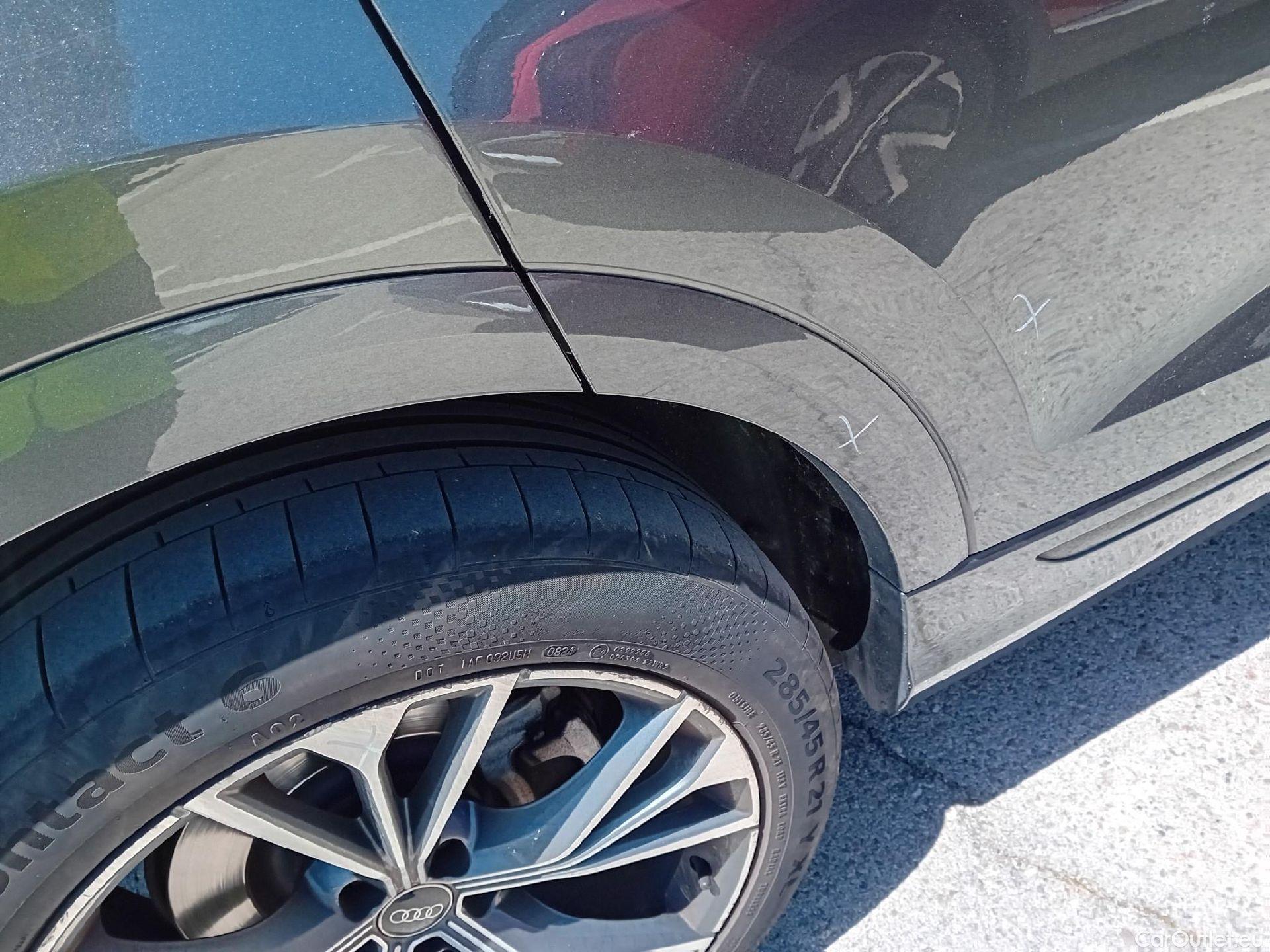  Audi  Q8 AUDI  / 2018 / 5P / todoterreno 55 TFSIe S Line 280kW quattro tiptronic #38