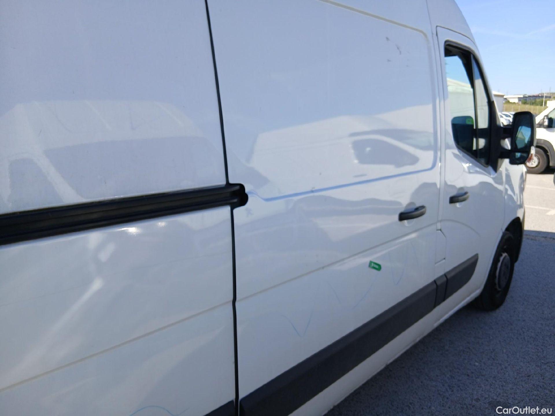  Renault  Master RENAULT  / 2019 / 4P / furgón Furgón T L2H2 3500 Bl dCi 100kW (135CV) #32