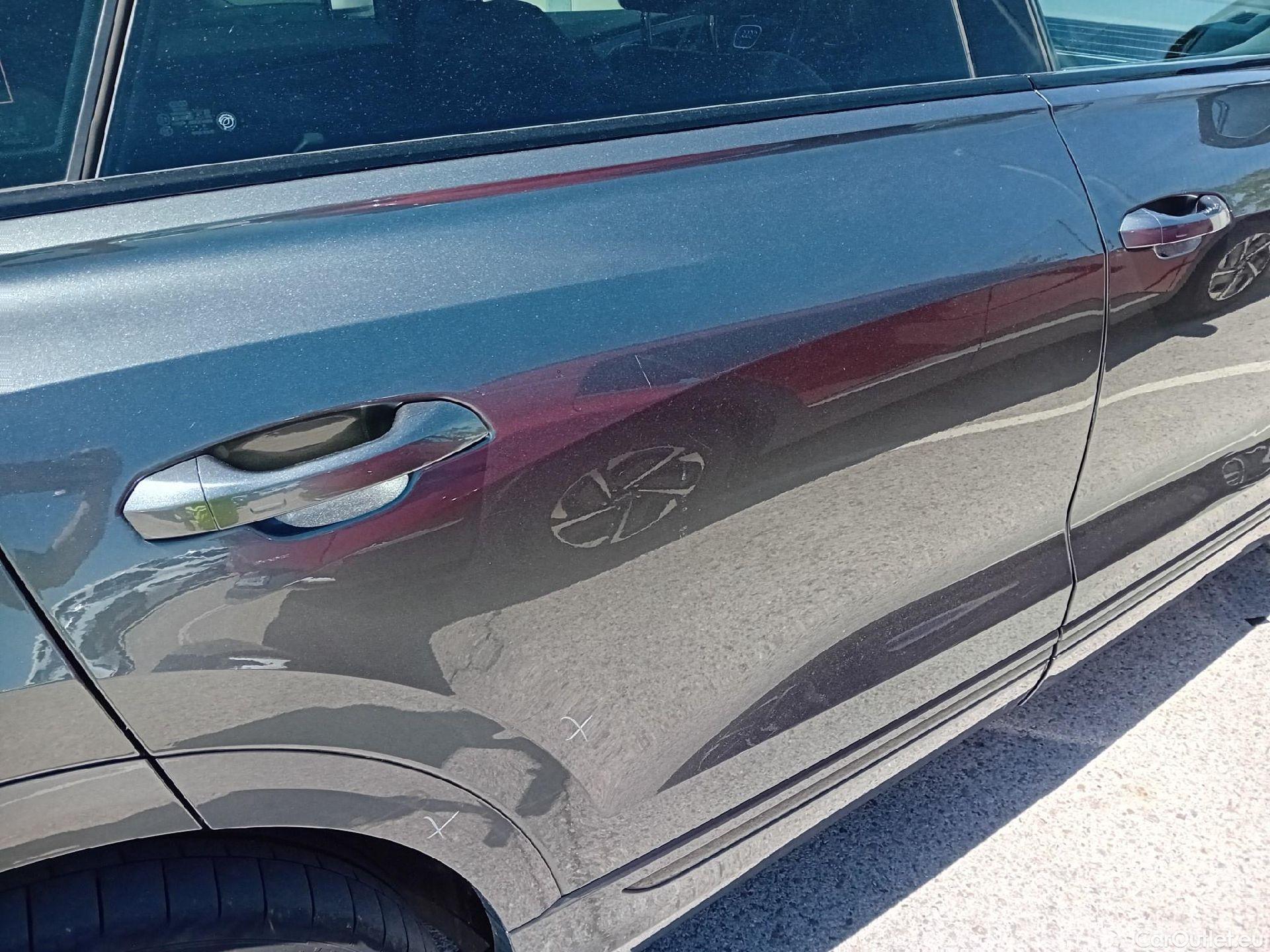  Audi  Q8 AUDI  / 2018 / 5P / todoterreno 55 TFSIe S Line 280kW quattro tiptronic #39