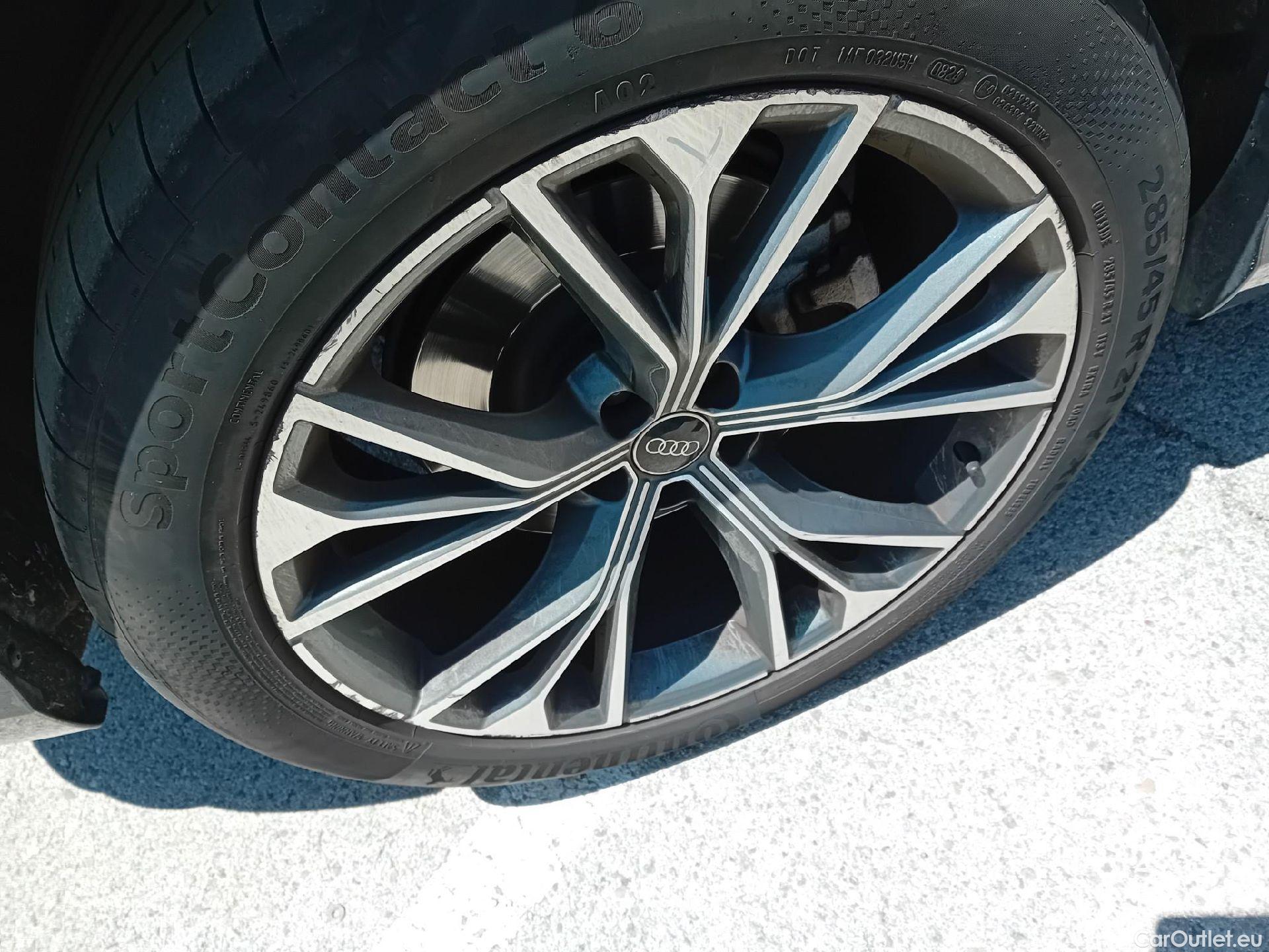  Audi  Q8 AUDI  / 2018 / 5P / todoterreno 55 TFSIe S Line 280kW quattro tiptronic #36