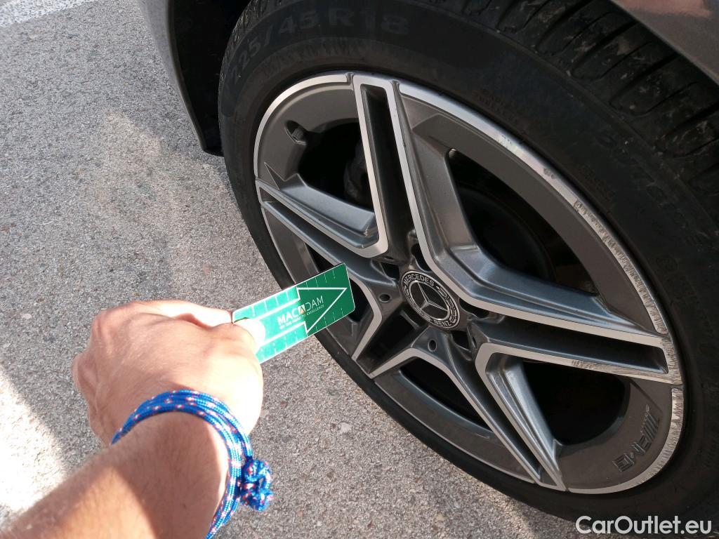  Mercedes  A-Klasse MERCEDES-BENZ Clase A / 2018 / 5P / berlina con portón A 200 #10