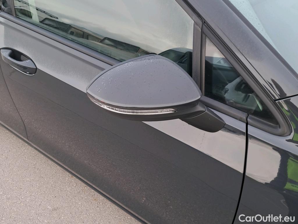  Volkswagen  Golf  VOLKSWAGEN Life 1.5 eTSI 130 CV  #17