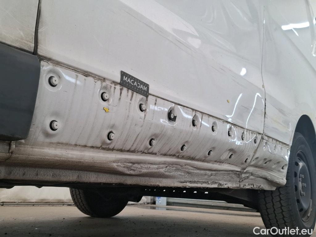  Renault  Trafic  III Fourgon L2H1 3T Confort 2.0 dCi 130CV BVM6 E6d #17