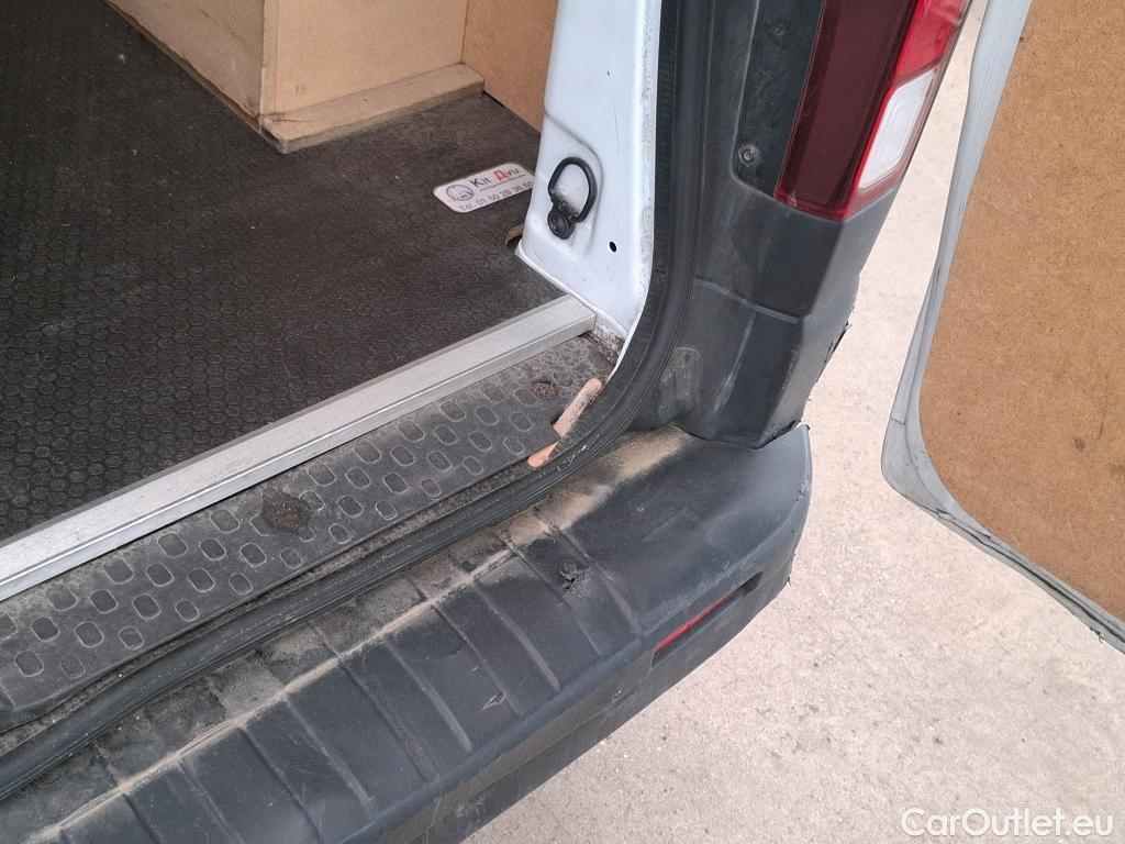  Renault  Trafic  III Fourgon L2H1 3T Confort 2.0 dCi 130CV BVM6 E6d #103