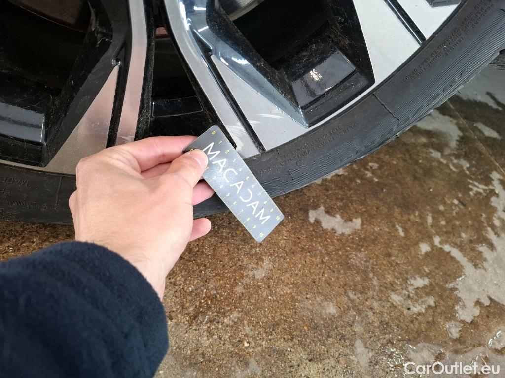  Renault  Zoe  Evolution 52kWh BVA #9