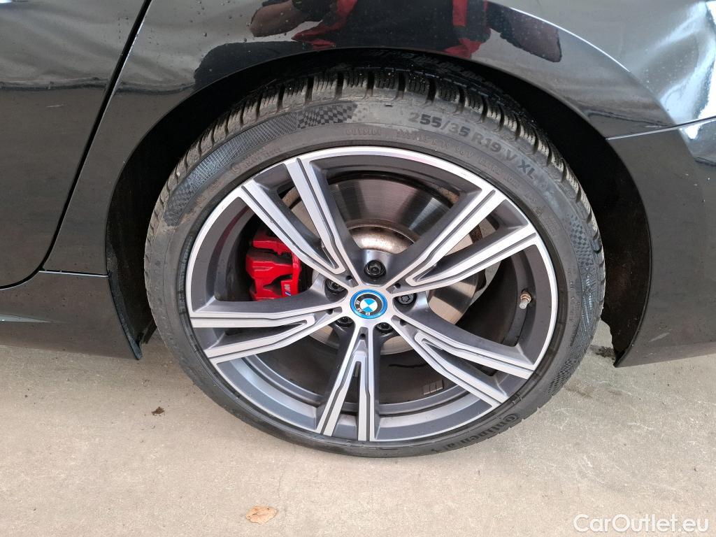  Bmw  Serie 3 BMW Série 3 Touring / 2022 / 5P / Break 320e xDrive 204ch M Sport BVA8 Hybride #37