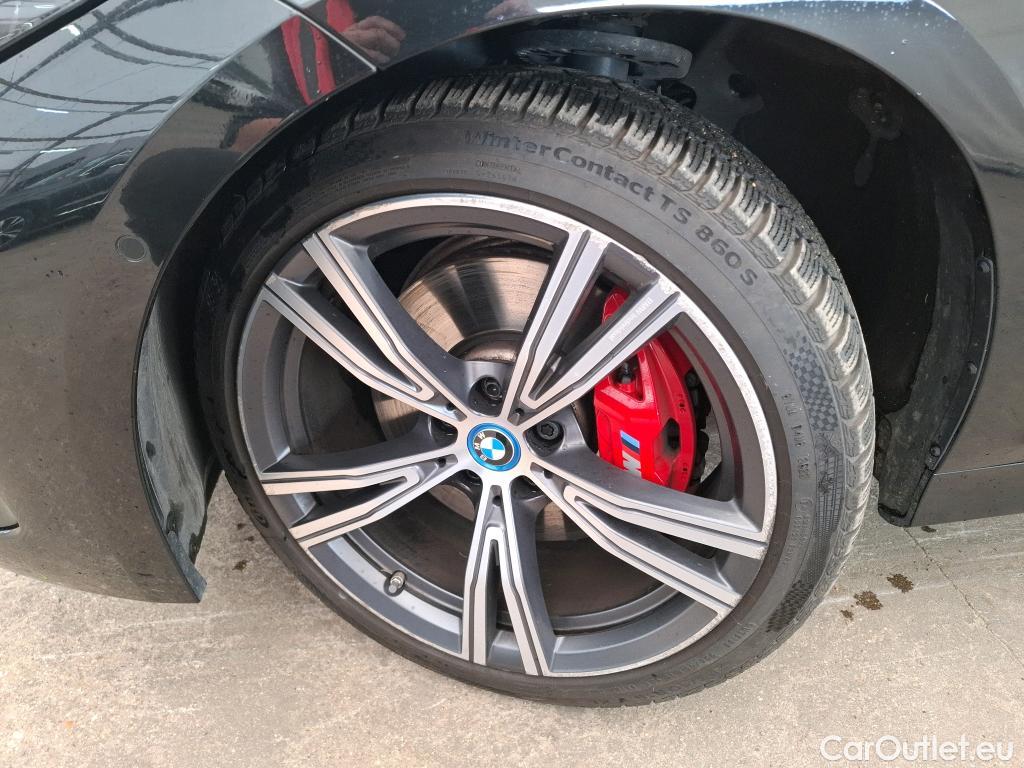  Bmw  Serie 3 BMW Série 3 Touring / 2022 / 5P / Break 320e xDrive 204ch M Sport BVA8 Hybride #1