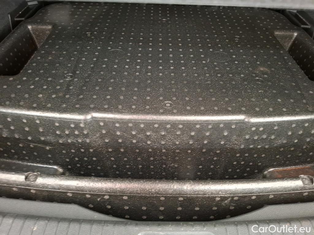  Volkswagen  Tiguan VOLKSWAGEN  / 2020 / 5P / SUV 1.4 eHybrid 245 DSG6 R-Line #9