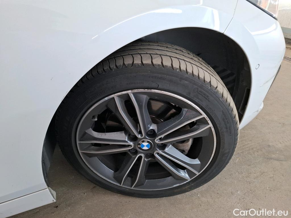  Bmw  Serie 1 BMW Série 1 / 2019 / 5P / Berline 1.5 118I DKG7 Edition Sport #24