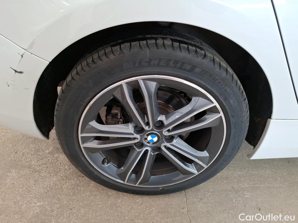  Bmw  Serie 1 BMW Série 1 / 2019 / 5P / Berline 1.5 118I DKG7 Edition Sport #33