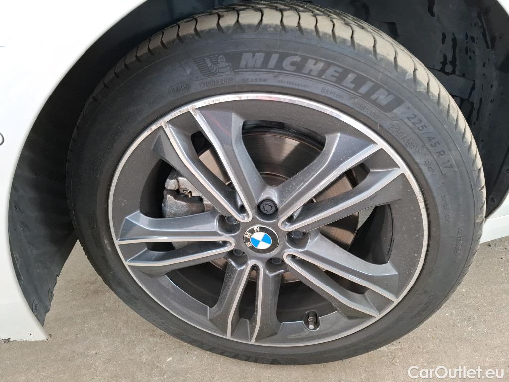  Bmw  Serie 1 BMW Série 1 / 2019 / 5P / Berline 1.5 118I DKG7 Edition Sport #30