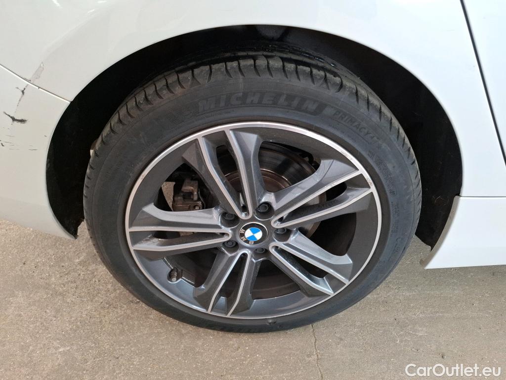  Bmw  Serie 1 BMW Série 1 / 2019 / 5P / Berline 1.5 118I DKG7 Edition Sport #18