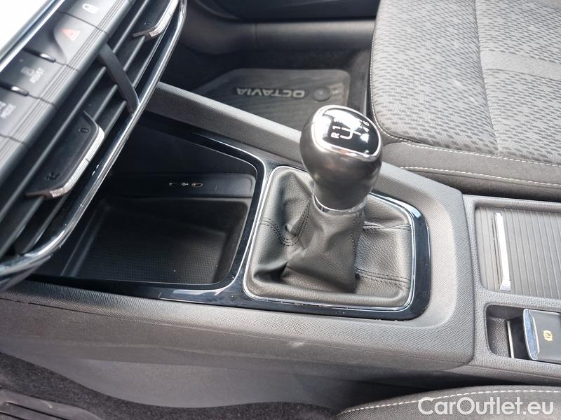  Skoda  Octavia  Lim. (NX3)(2020)  2.0TDI 85 Style 5d #9