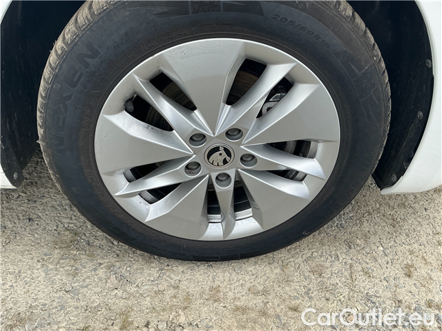  Skoda  Octavia Oct. Com. 1.5T 110 Ambition #3