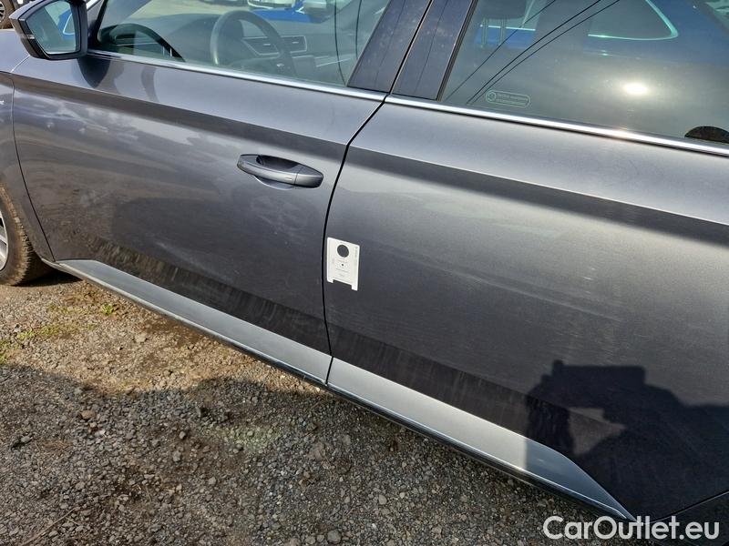  Skoda  Superb  (3V3)(2015) Supe.2.0TDI 147 L&K 4x4 Aut #16