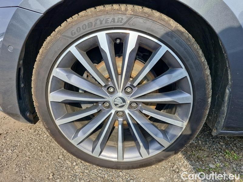  Skoda  Superb  (3V3)(2015) Supe.2.0TDI 147 L&K 4x4 Aut #2