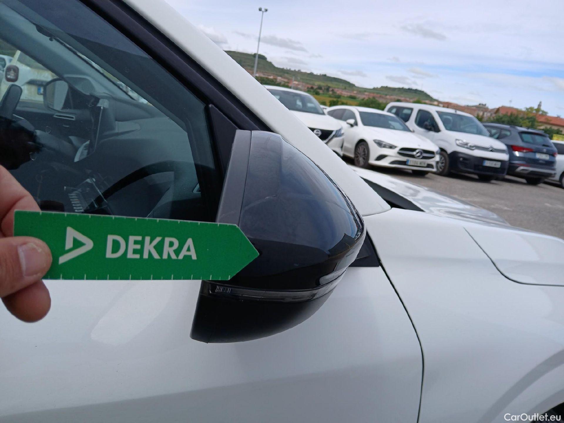  Peugeot  208 PEUGEOT  / 2019 / 5P / berlina con portón BlueHDi 73kW (100CV) Active Pack (AC2) #44
