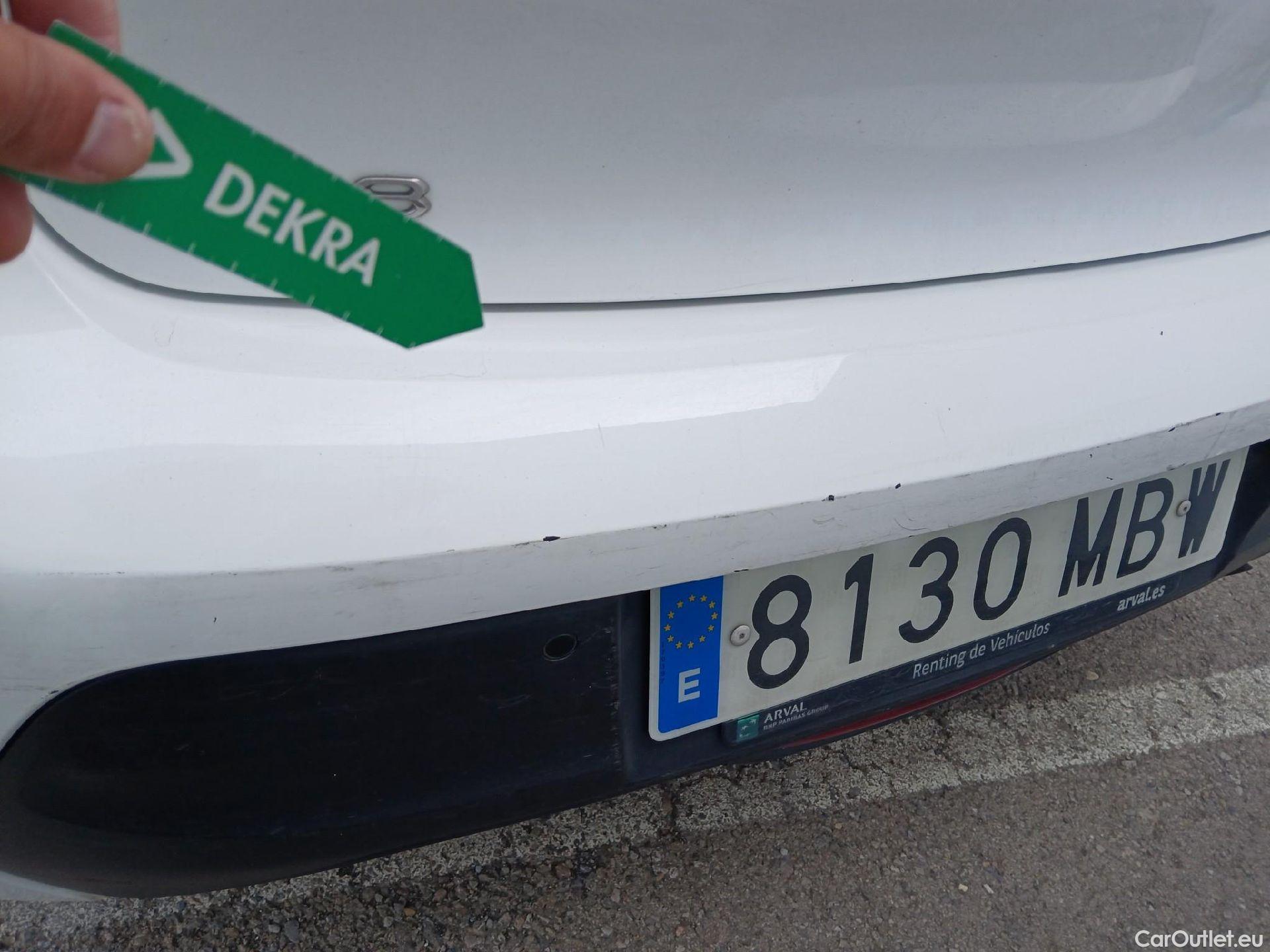  Peugeot  208 PEUGEOT  / 2019 / 5P / berlina con portón BlueHDi 73kW (100CV) Active Pack (AC2) #27