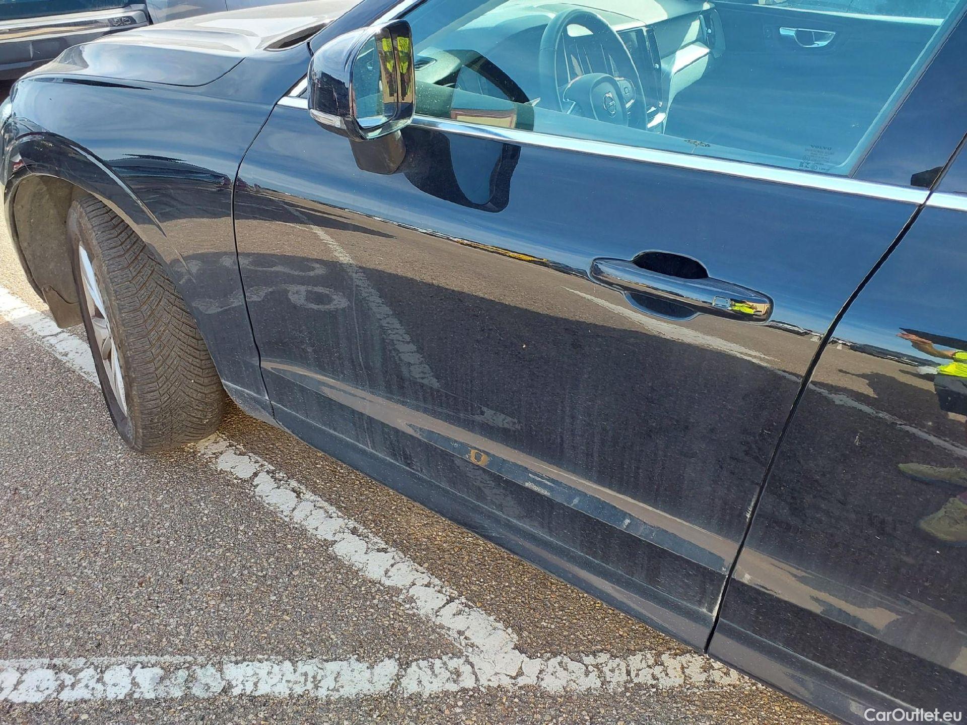  Volvo  XC60 VOLVO  / 2017 / 5P / todoterreno 2.0 B4 D AWD Momentum Pro Auto #5