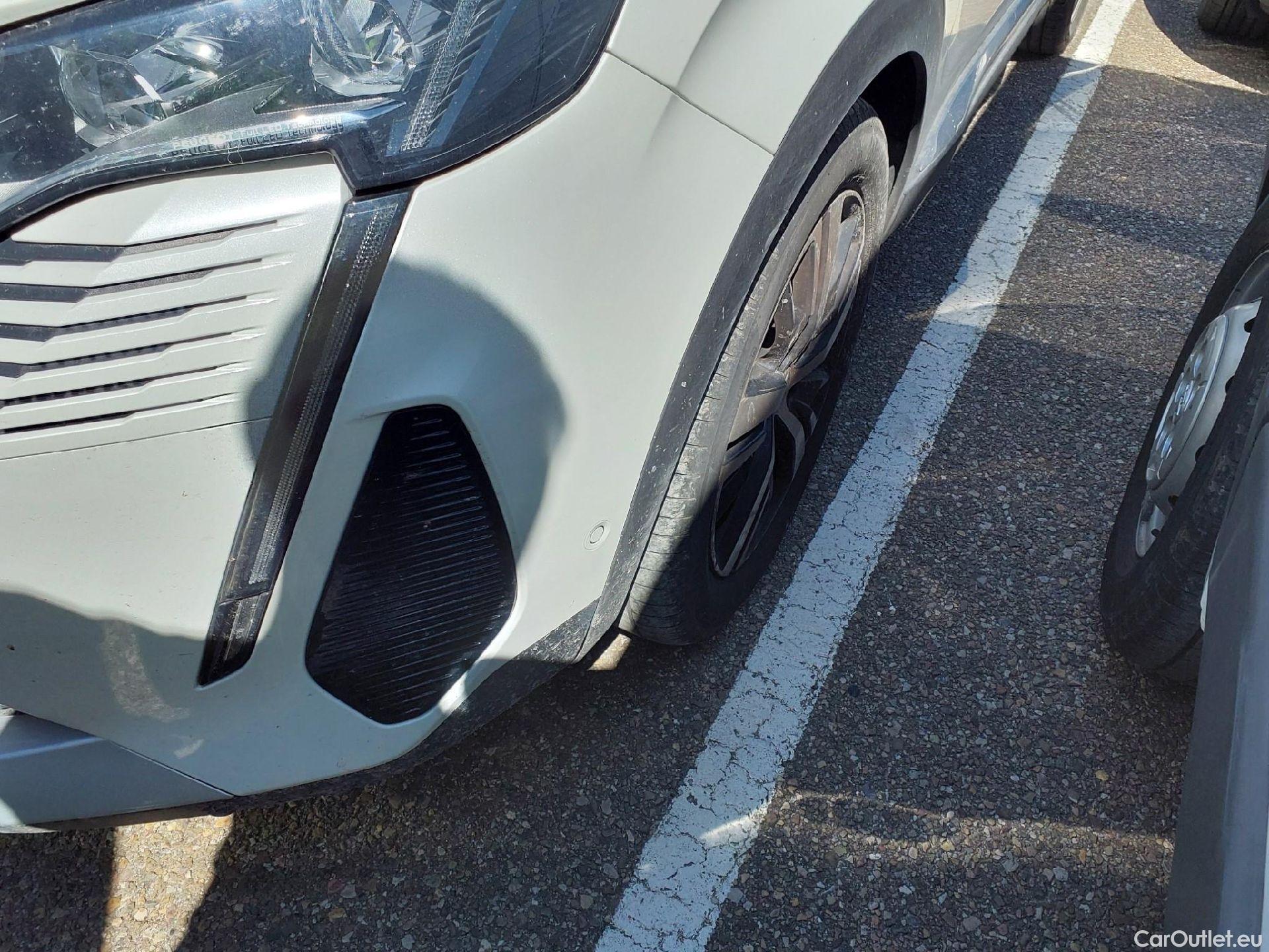 Peugeot  3008 PEUGEOT  / 2020 / 5P / todoterreno 1.5 BlueHDi 96kW S&S GT EAT8 #3