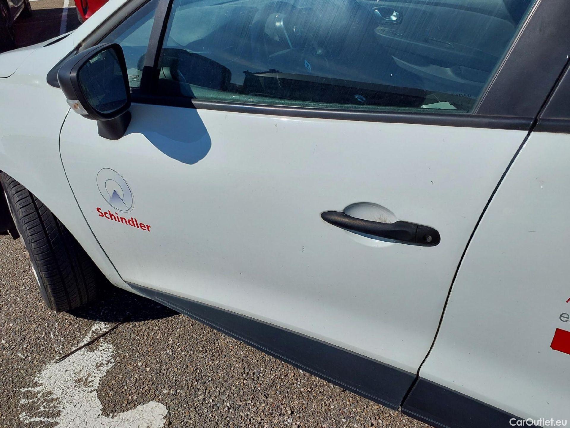  Renault  Clio RENAULT  / 2016 / 5P / berlina con portón Business dCi 55kW (75CV) -18 #11