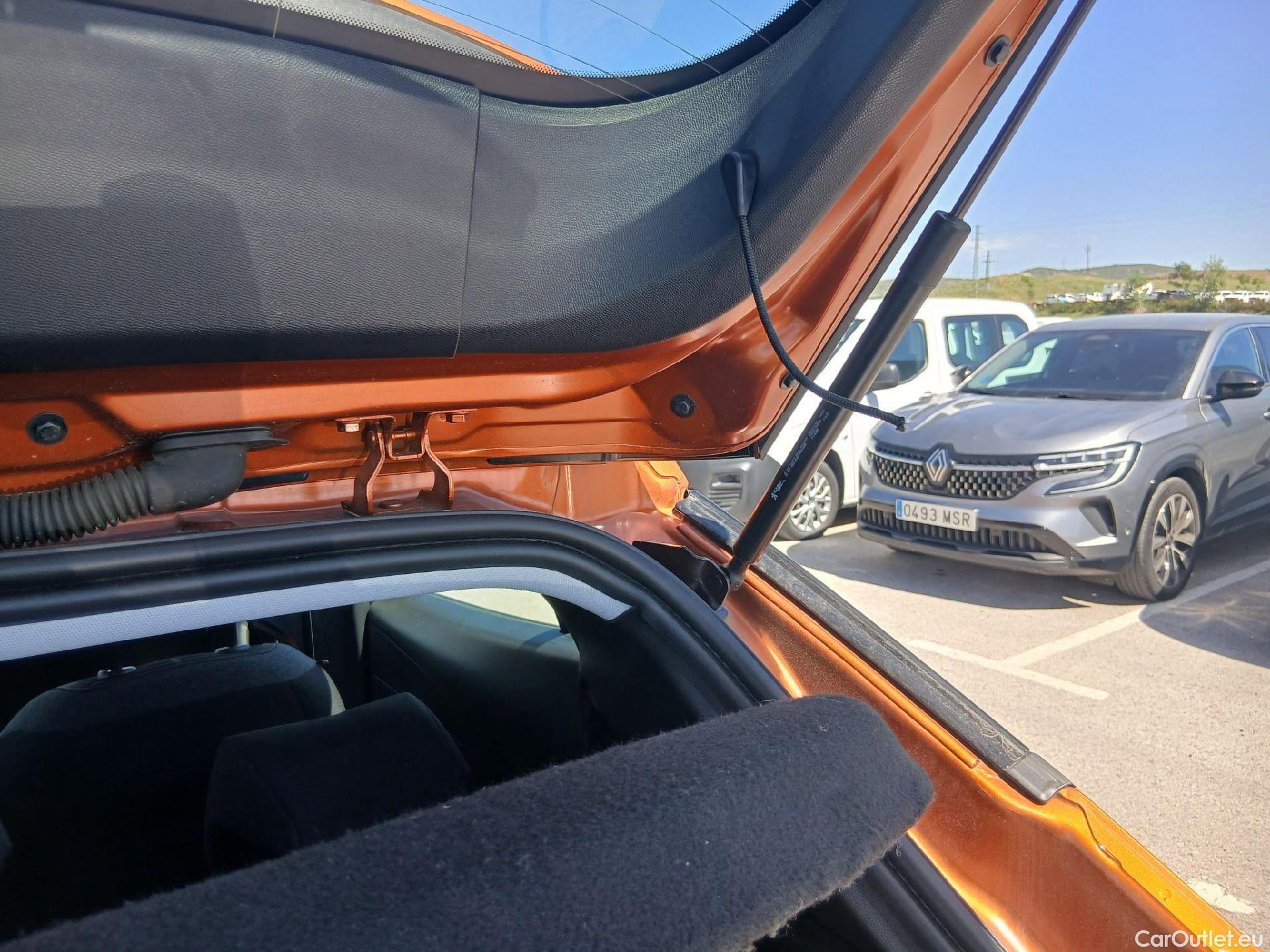  Peugeot  2008 PEUGEOT  / 2019 / 5P / todoterreno Active BlueHDI 81kW (110CV) #29