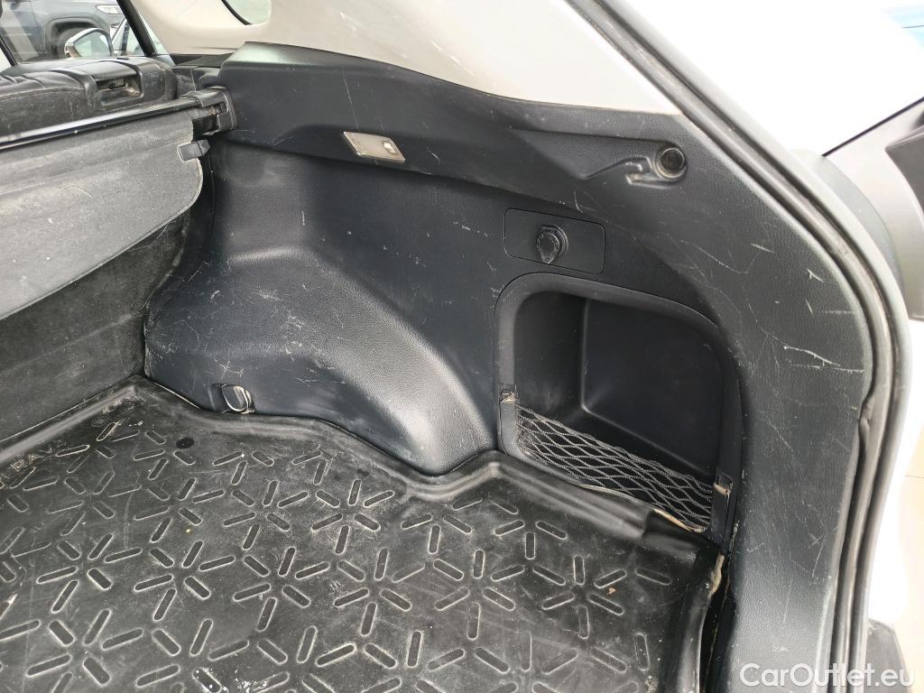  Toyota  RAV4 TOYOTA  / 2018 / 5P / todoterreno 2.5l 220H Luxury #46