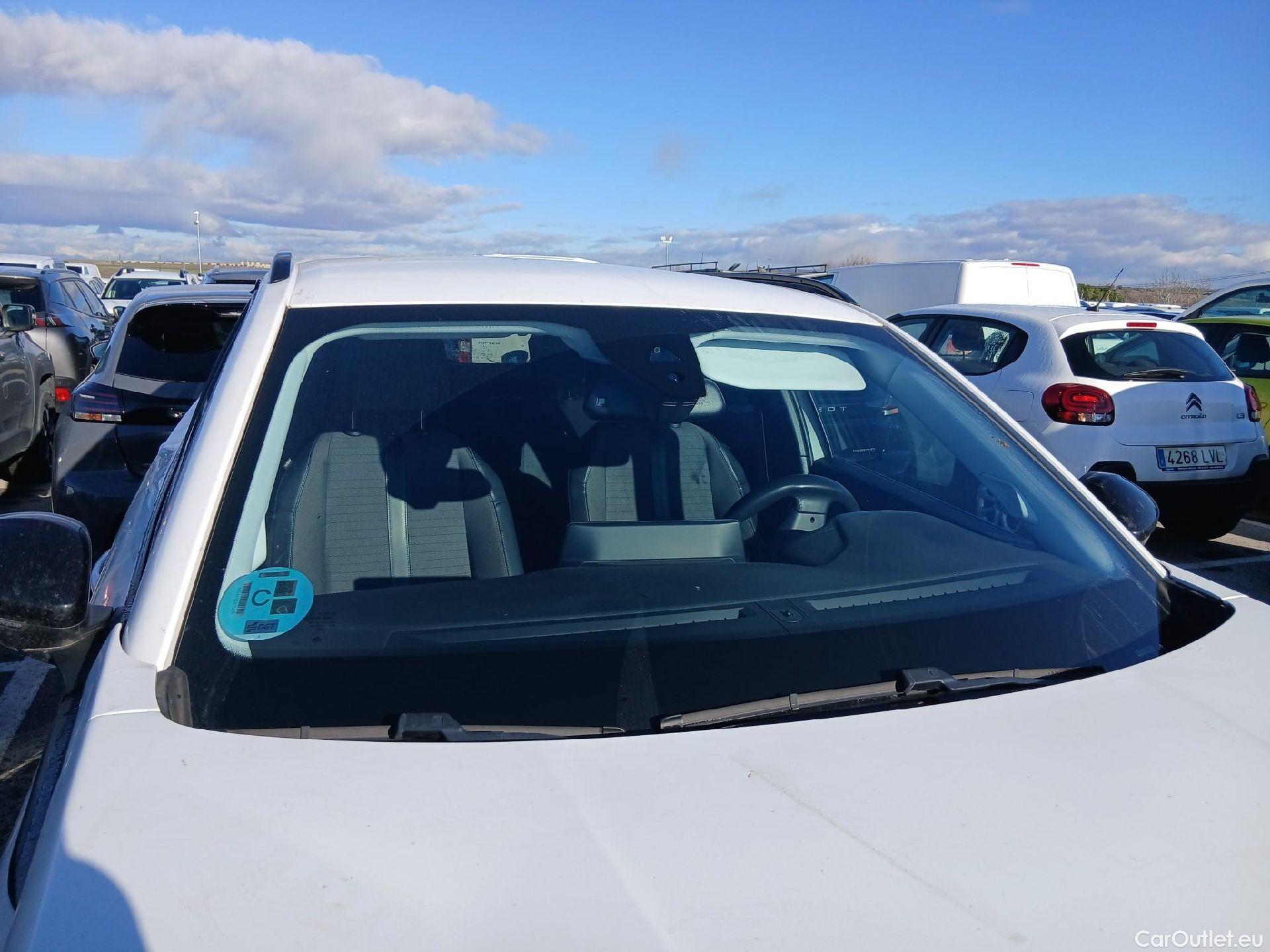  Peugeot  2008 PEUGEOT  / 2019 / 5P / todoterreno Allure BlueHDI 81kW (110CV) #8