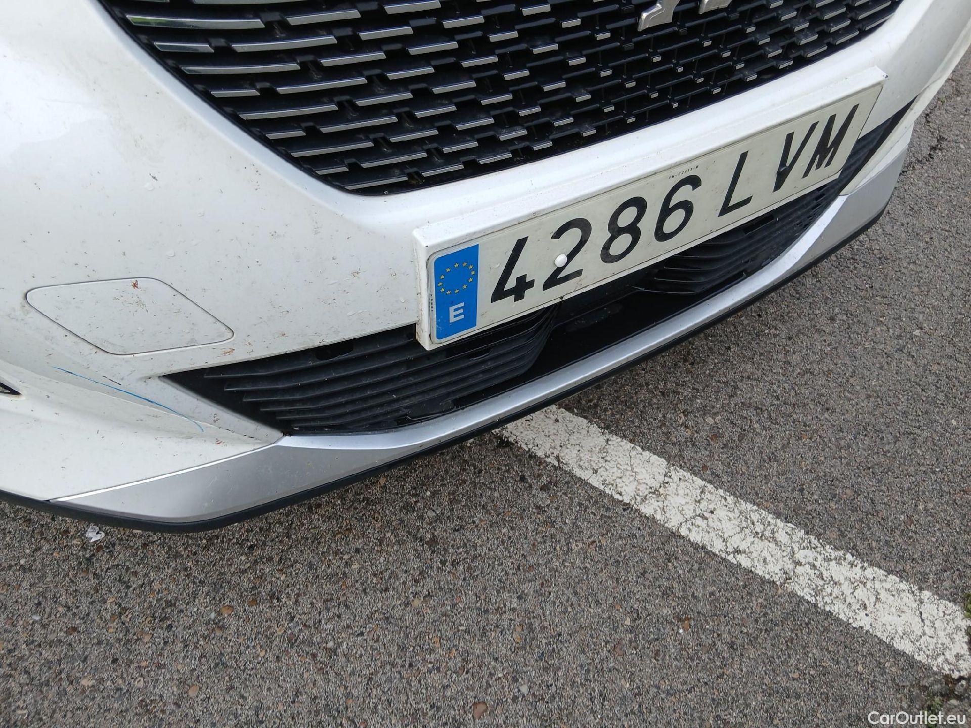  Peugeot  2008 PEUGEOT  / 2019 / 5P / todoterreno Allure BlueHDI 81kW (110CV) #6