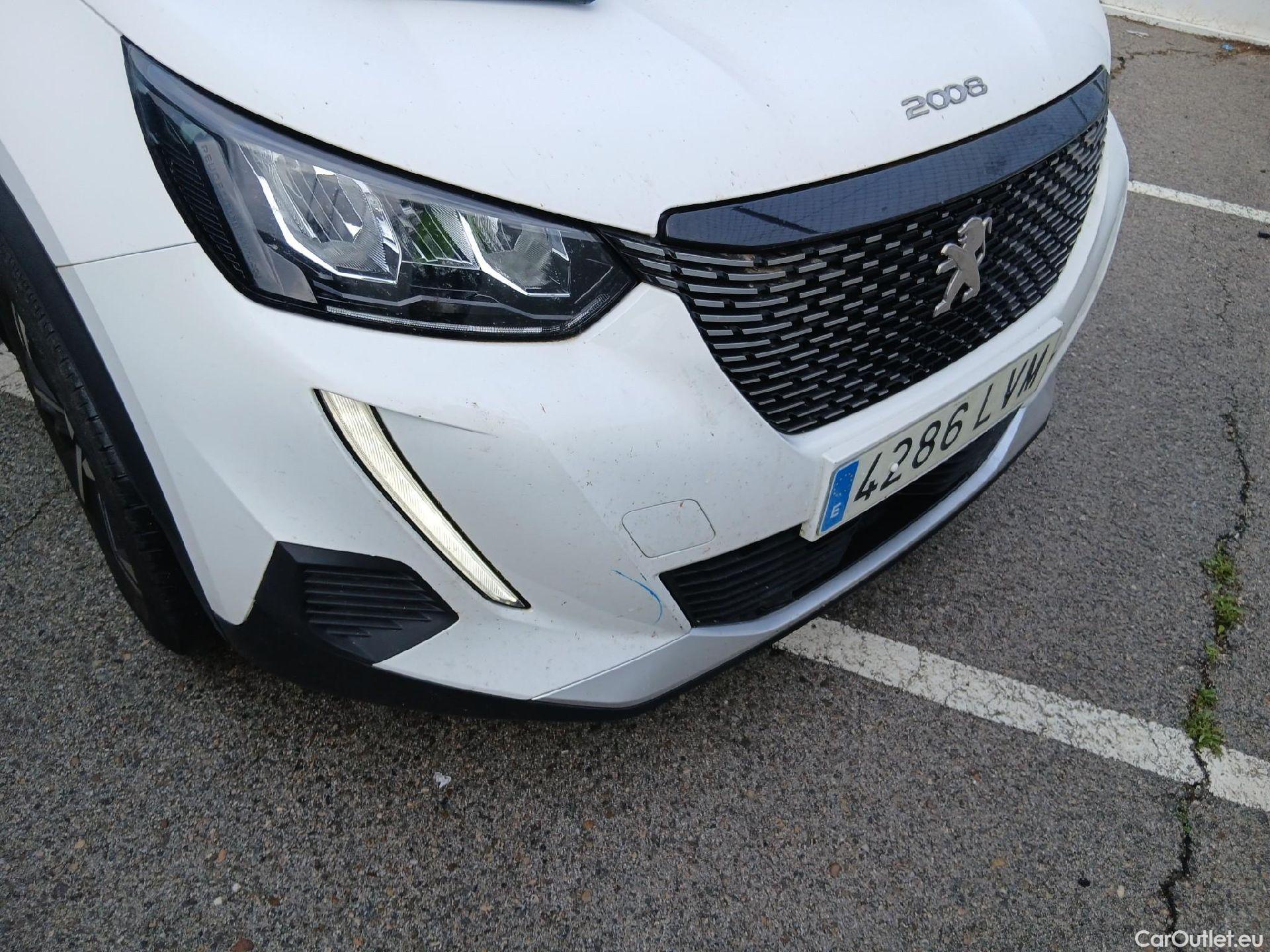  Peugeot  2008 PEUGEOT  / 2019 / 5P / todoterreno Allure BlueHDI 81kW (110CV) #4