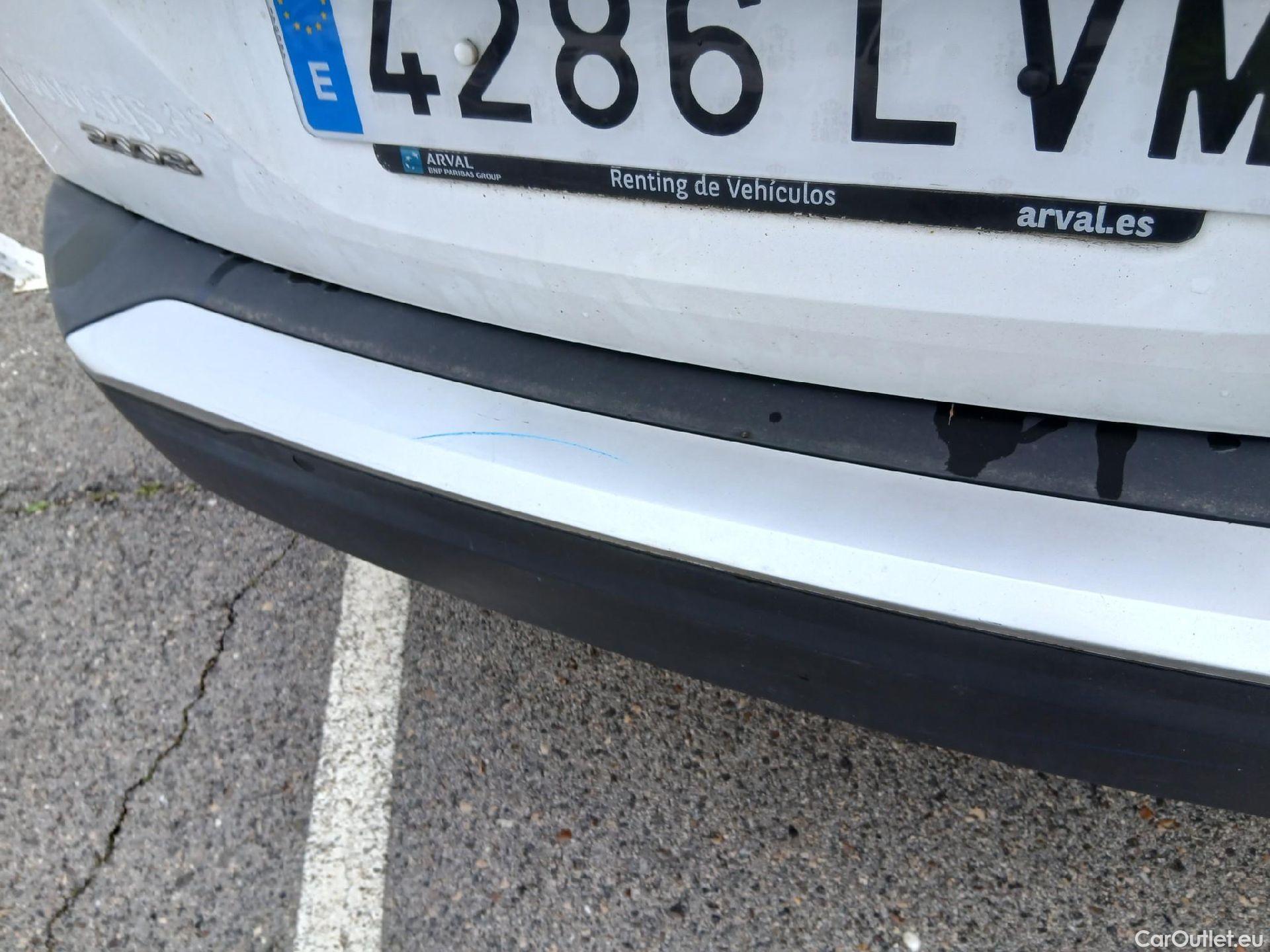  Peugeot  2008 PEUGEOT  / 2019 / 5P / todoterreno Allure BlueHDI 81kW (110CV) #22