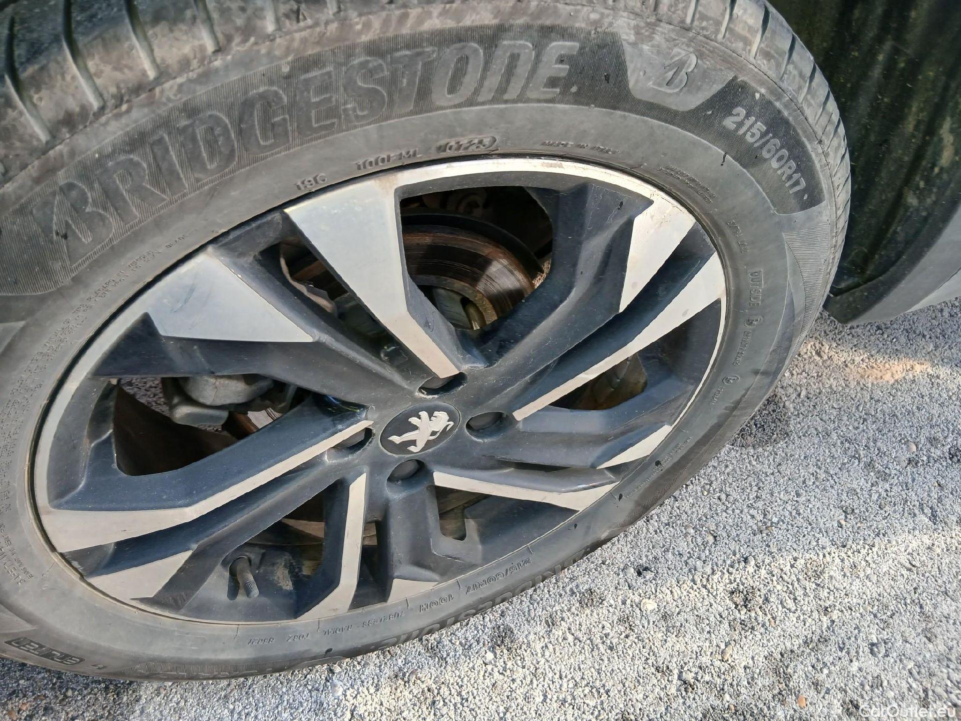  Peugeot  2008 PEUGEOT  / 2019 / 5P / todoterreno Allure BlueHDI 81kW (110CV) #6