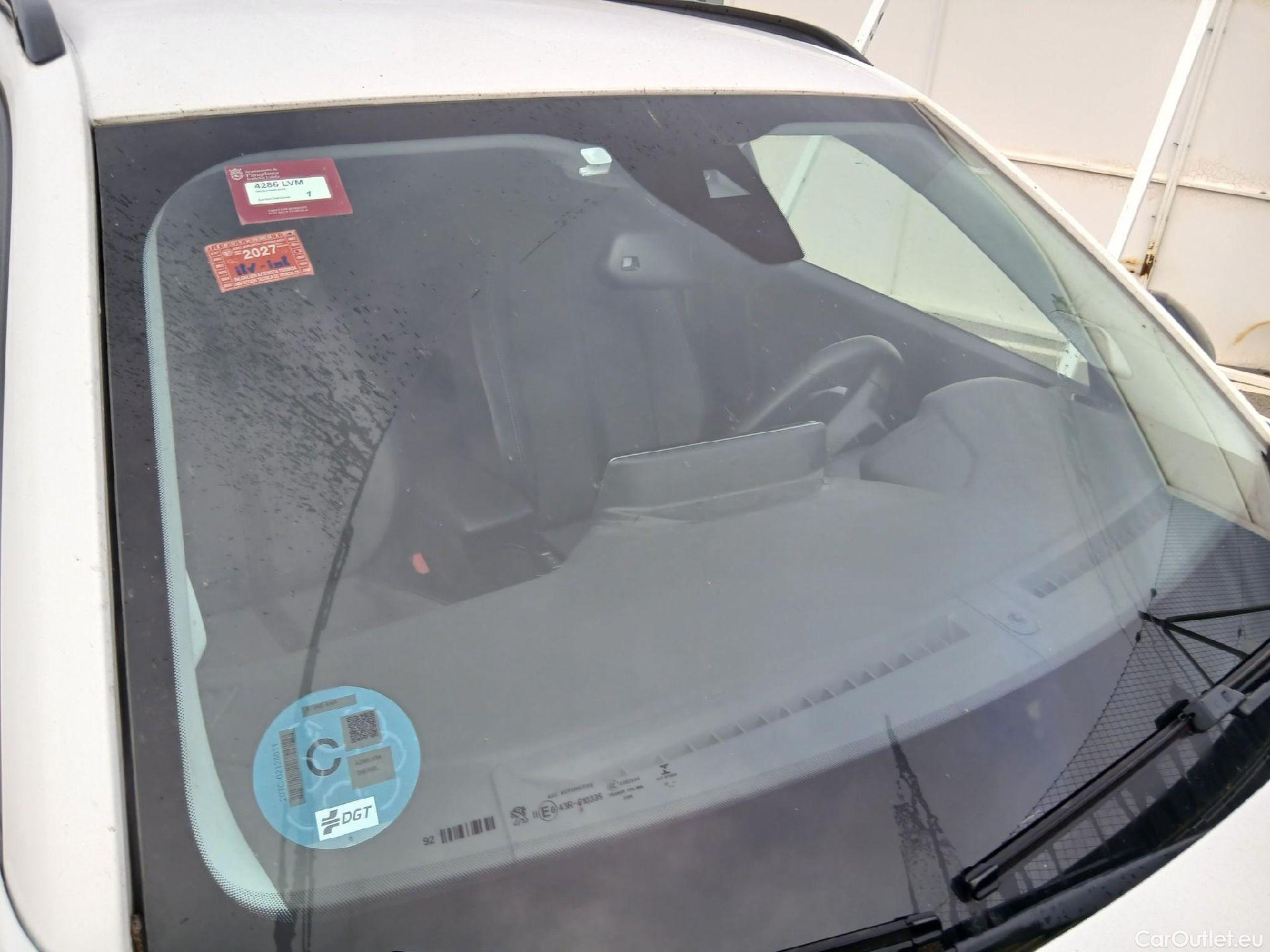  Peugeot  2008 PEUGEOT  / 2019 / 5P / todoterreno Allure BlueHDI 81kW (110CV) #2