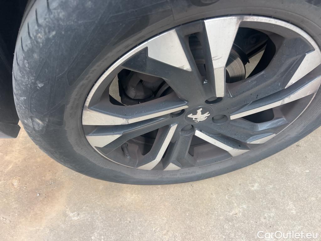  Peugeot  2008 PEUGEOT  / 2019 / 5P / todoterreno Allure BlueHDI 81kW (110CV) #3