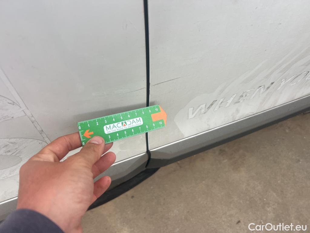  Peugeot  2008 PEUGEOT  / 2019 / 5P / todoterreno Allure BlueHDI 81kW (110CV) #23