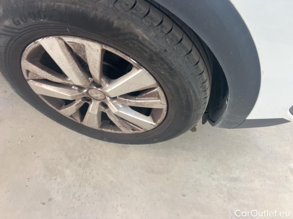  Peugeot  3008 PEUGEOT  / 2020 / 5P / todoterreno 1.2 PureTech 96KW S&S Active Pack EAT8 #12