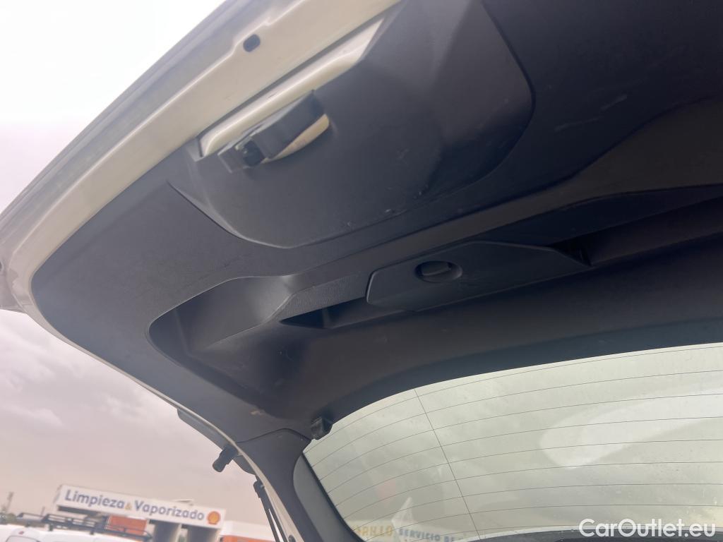 Peugeot  2008 PEUGEOT  / 2019 / 5P / todoterreno Allure BlueHDI 81kW (110CV) #13