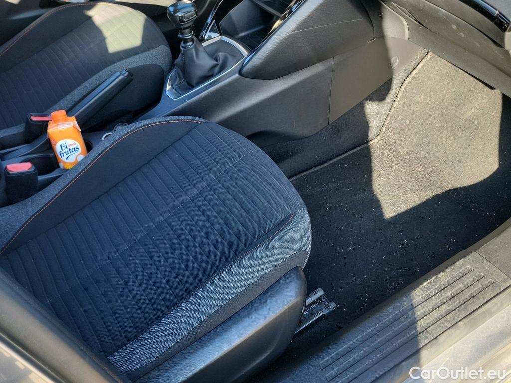  Peugeot  2008 PEUGEOT  / 2019 / 5P / todoterreno Active Pack BlueHDI 81kW (110CV) #21