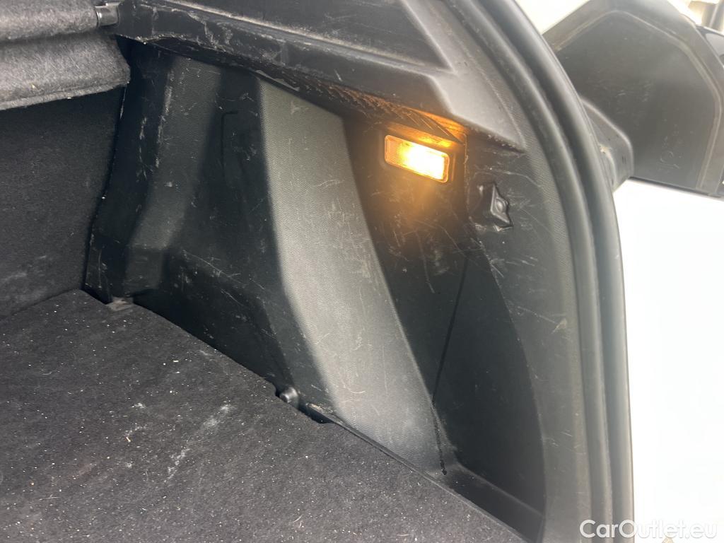 Peugeot  2008 PEUGEOT  / 2019 / 5P / todoterreno Allure BlueHDI 81kW (110CV) #19