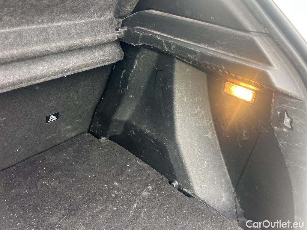  Peugeot  2008 PEUGEOT  / 2019 / 5P / todoterreno Allure BlueHDI 81kW (110CV) #18