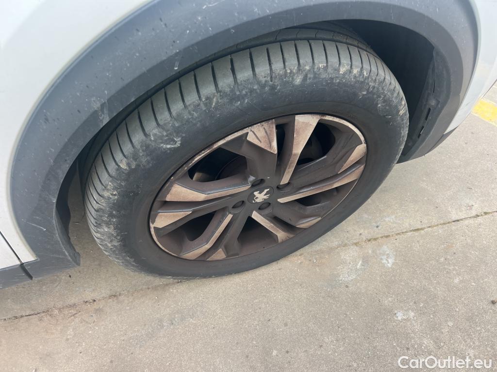  Peugeot  2008 PEUGEOT  / 2019 / 5P / todoterreno Allure BlueHDI 81kW (110CV) #1